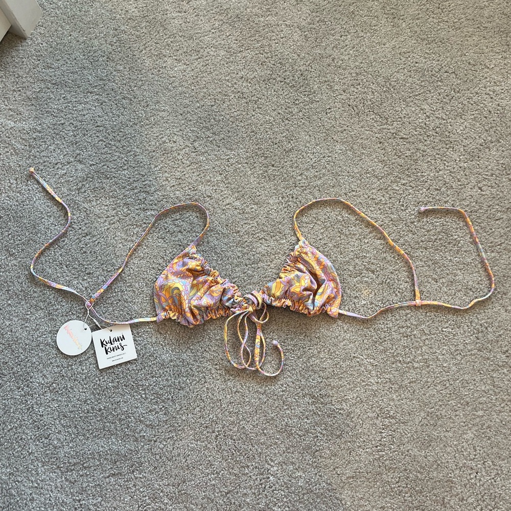 Kulani Kinis ruffle bikini top. Size XL (runs small). Colorful pastel pattern.